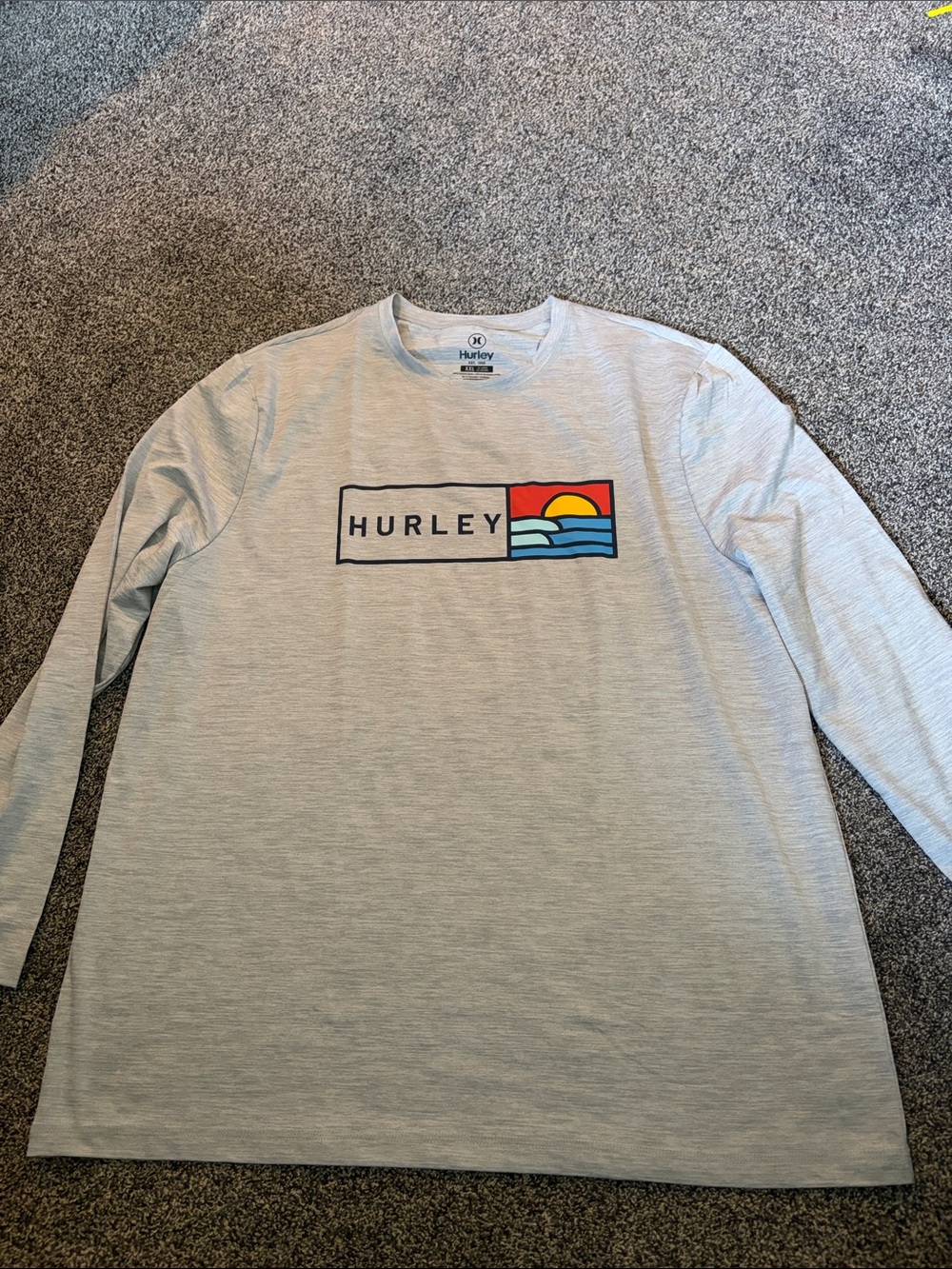 NWOT Hurley Men's Light Gray Long Sleeve Logo Tee